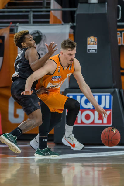 更是反击的 更是反击的