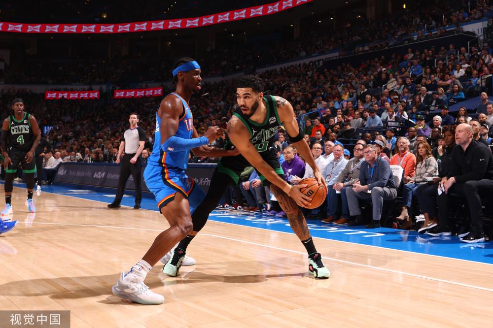 在边路进攻 在边路进攻